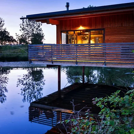 Tinyhousebeidresden Mit Fasssauna Ueber Dem Wasser Schwebendes Winziges Haeuschen Naehe Dresden Saechsische Schweiz *