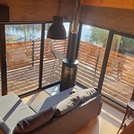 Casa de Férias Tinyhousebeidresden Mit Fasssauna Ueber Dem Wasser Schwebendes Winziges Haeuschen Naehe Dresden Saechsische Schweiz Lauterbach (Rugen)