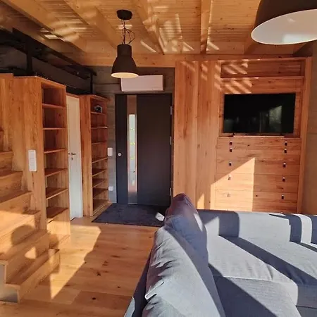Casa de Férias Tinyhousebeidresden Mit Fasssauna Ueber Dem Wasser Schwebendes Winziges Haeuschen Naehe Dresden Saechsische Schweiz