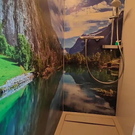 Casa de Férias Tinyhousebeidresden Mit Fasssauna Ueber Dem Wasser Schwebendes Winziges Haeuschen Naehe Dresden Saechsische Schweiz *