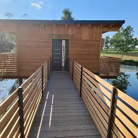 Tinyhousebeidresden Mit Fasssauna Ueber Dem Wasser Schwebendes Winziges Haeuschen Naehe Dresden Saechsische Schweiz Lauterbach (Rugen)